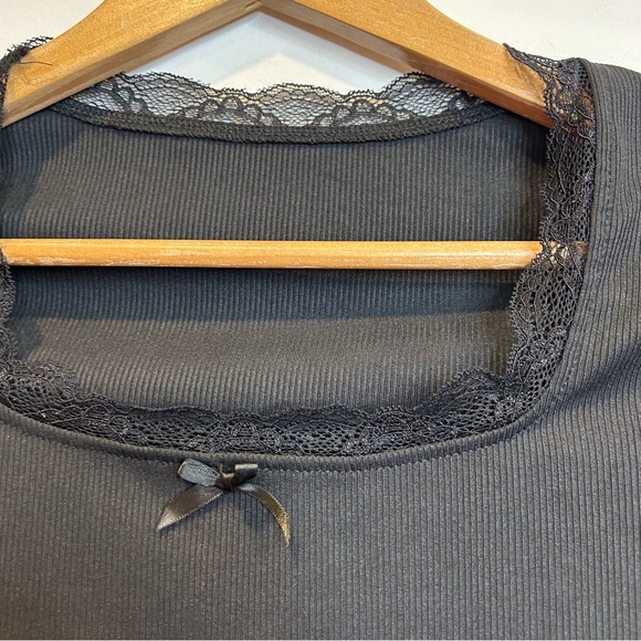 ☀️ 3/$15 SHEIN Black Ribbed Lace Trim Crop Baby Tee Shirt Bow Detail - Picture 4 of 7